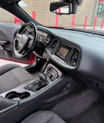 2017 Dodge Challenger SXT Plus