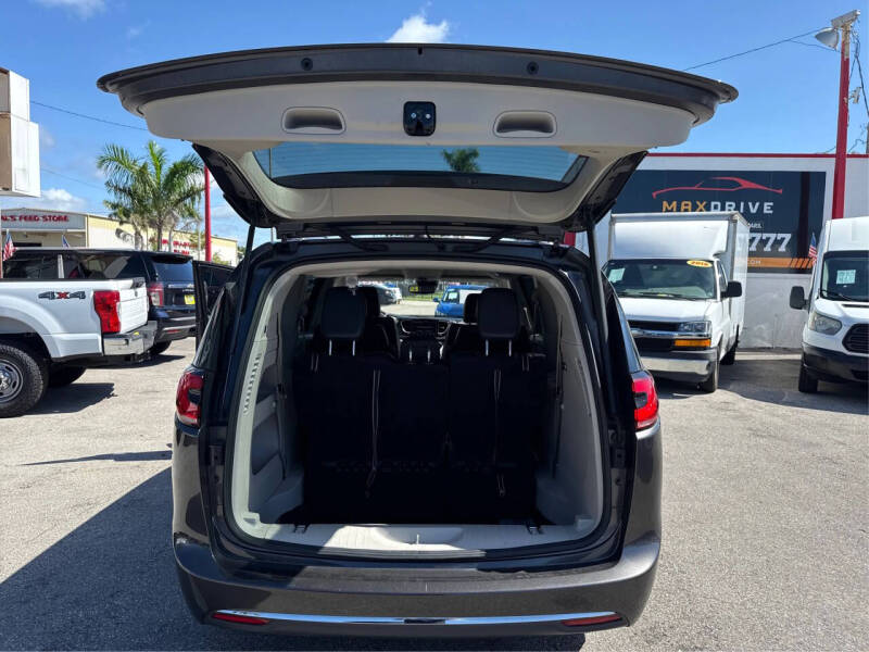 2022 Chrysler Pacifica Touring L