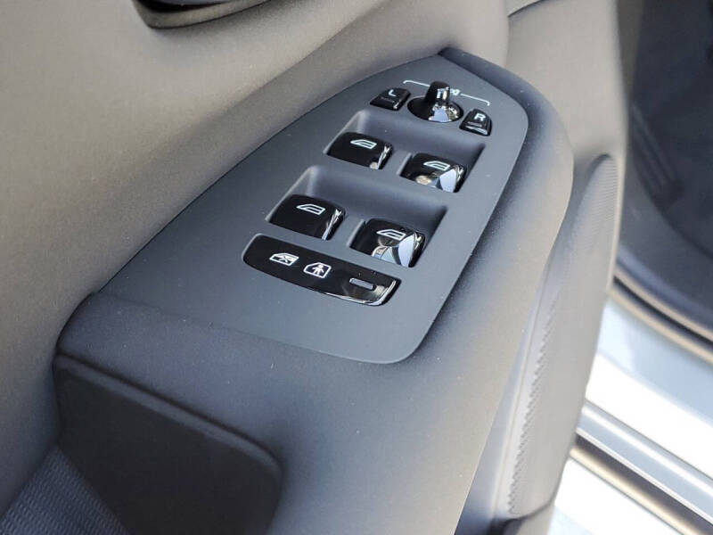 2025 Volvo XC90 B6 Ultra Bright Theme 7P