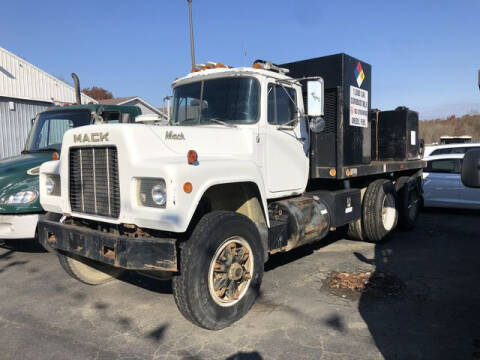 1988 Mack RD690SX