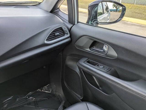 2025 Chrysler Voyager LX