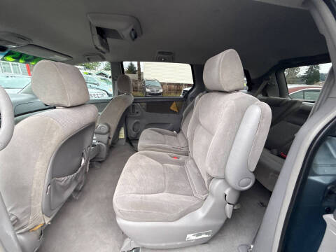 2004 Toyota Sienna LE 7 Passenger