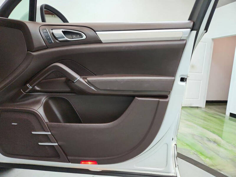 2013 Porsche Cayenne GTS