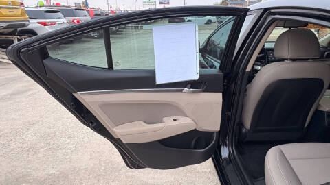 2019 Hyundai Elantra SE