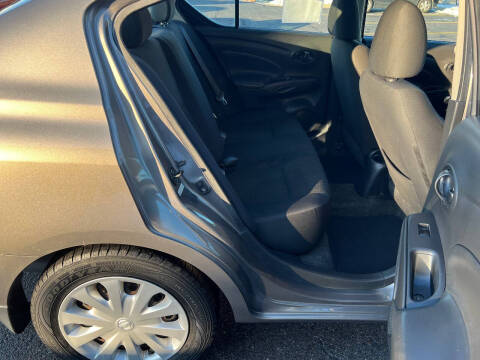 2012 Nissan Versa 1.6 SV