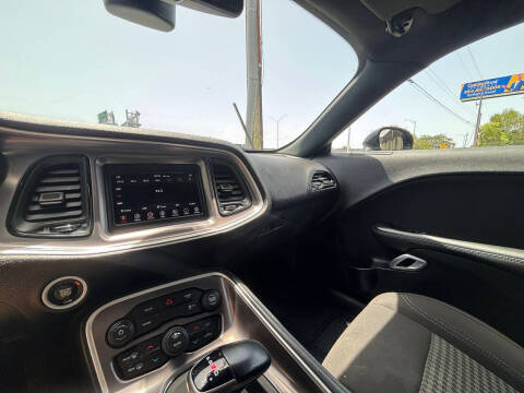 2021 Dodge Challenger SXT