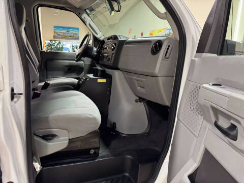 2012 Ford E-Series E-350 SD