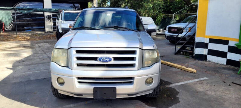 2010 Ford Expedition Limited photo 2