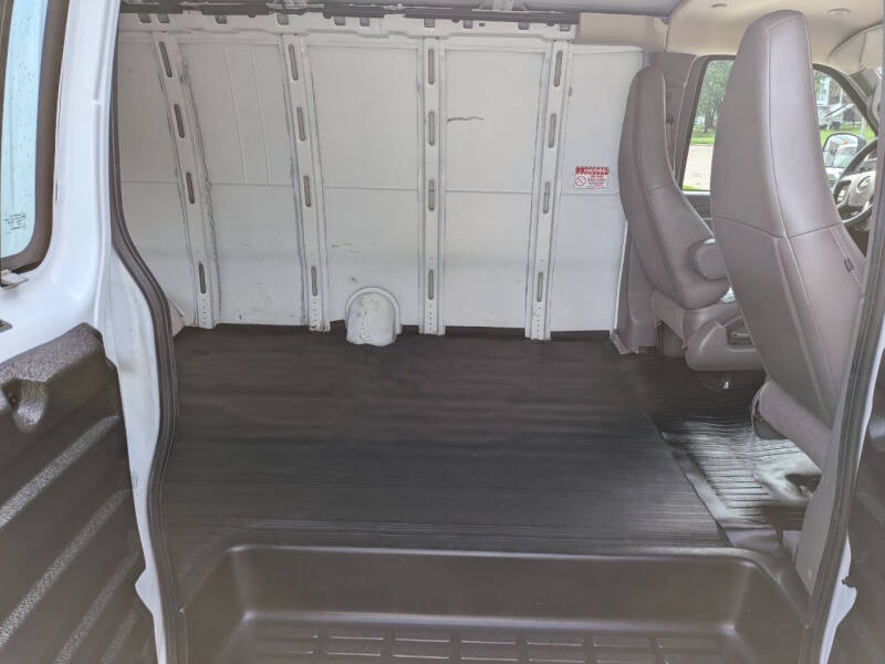 2023 Chevrolet Express 2500