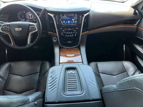 2018 Cadillac Escalade Luxury