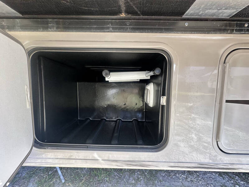 2015 Thor Motor Coach Hurricane