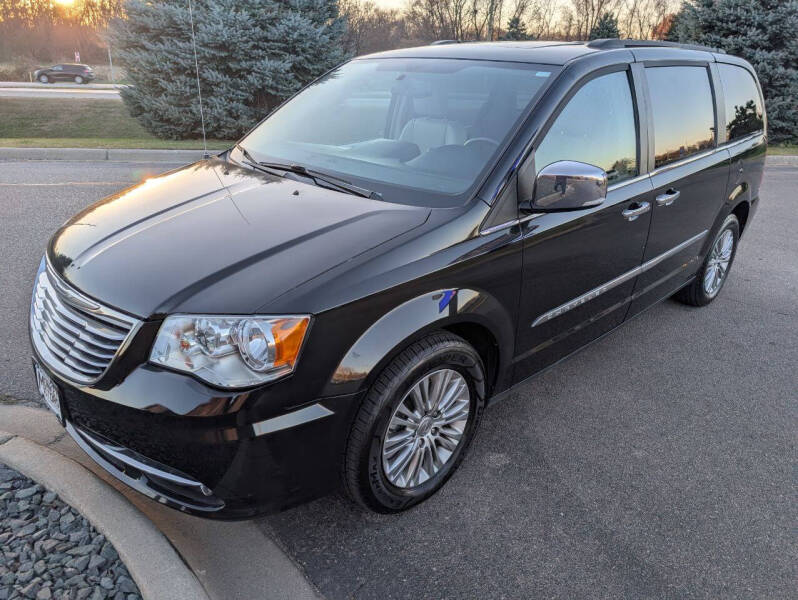 2016 Chrysler Town and Country Touring-L Anniversary Edition