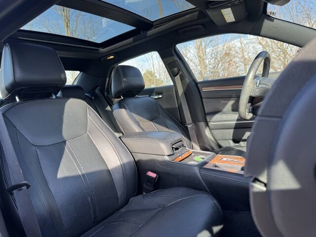 2012 Chrysler 300 C Luxury Series