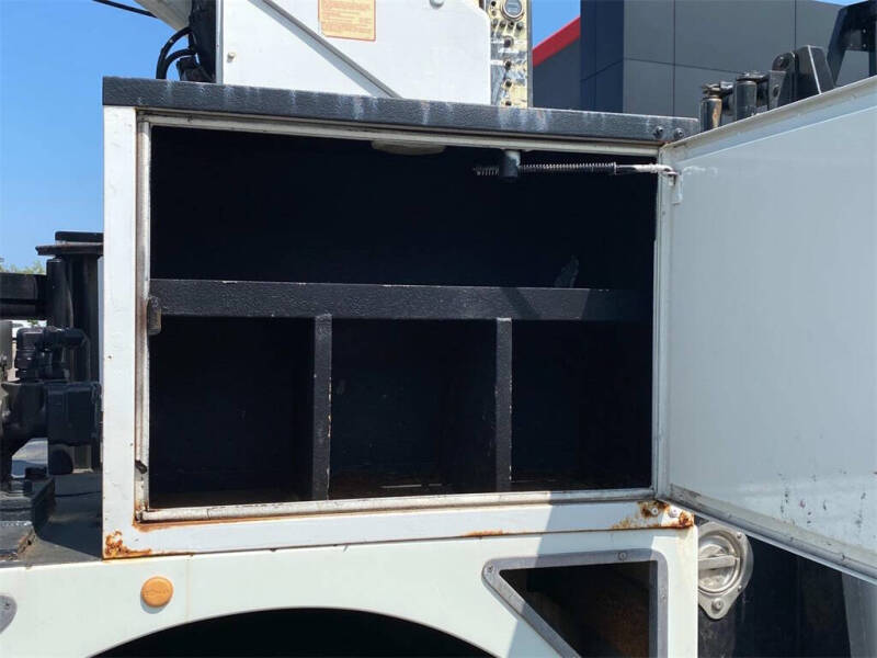 2015 Freightliner 108 SD