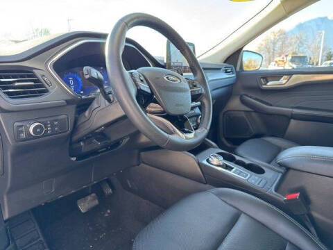 2022 Ford Escape Hybrid Titanium