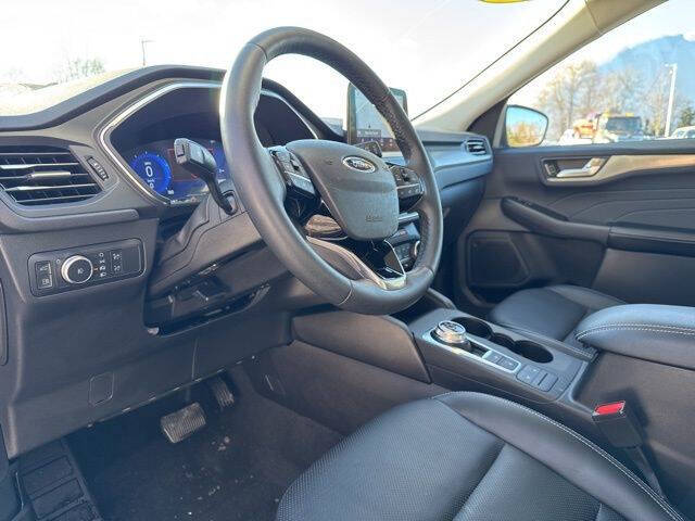 2022 Ford Escape Hybrid Titanium