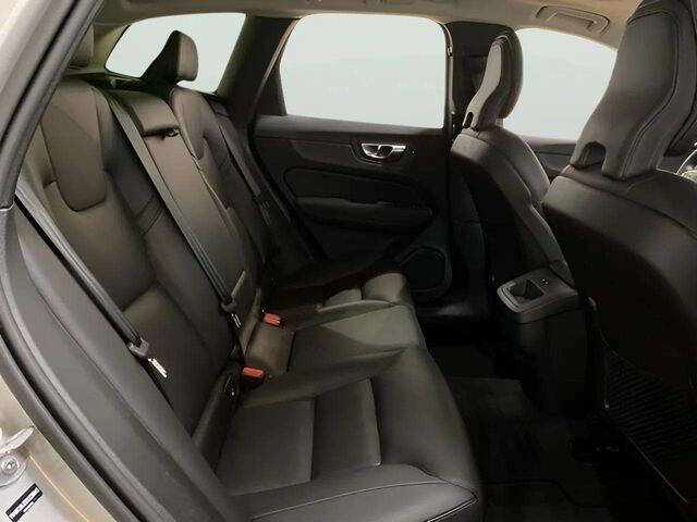 2025 Volvo XC60 B5 Core Dark Theme