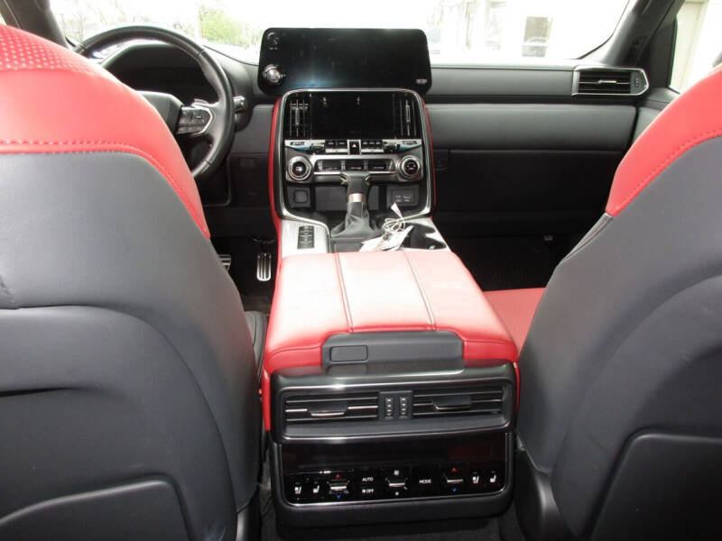 2023 Lexus LX 600 F SPORT Handling