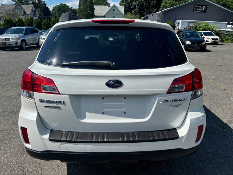 2013 Subaru Outback Premium photo 3