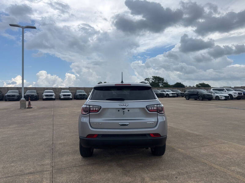 2022 Jeep Compass Latitude Lux