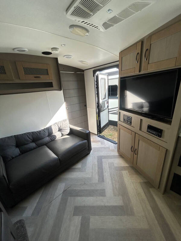 2022 Cruiser RV Twilight Signature