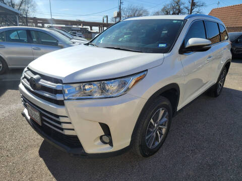 2019 Toyota Highlander for sale at Family Dfw Auto LLC in Dallas TX