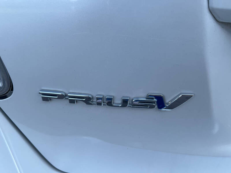 2013 Toyota Prius v Five