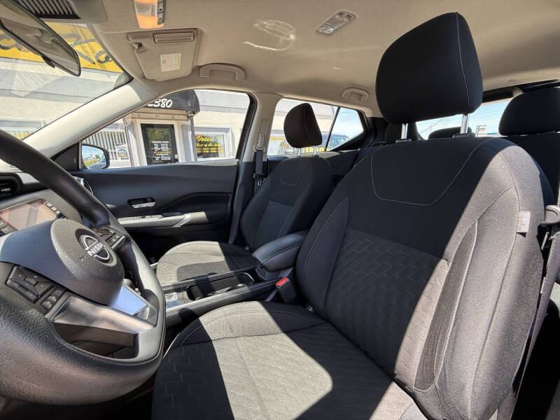 2023 Nissan Kicks SV