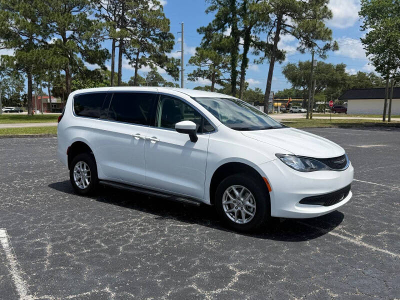 2023 Chrysler Voyager LX