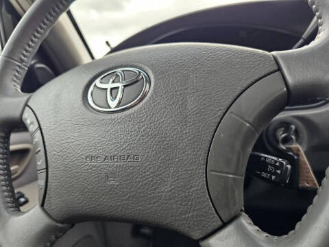 2005 Toyota Sequoia SR5