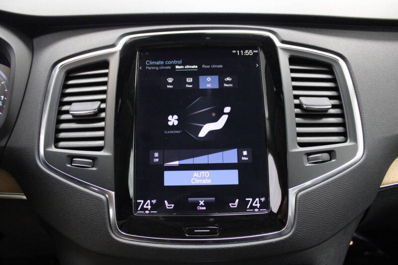 2022 Volvo XC90 T6 Momentum 6-Passenger