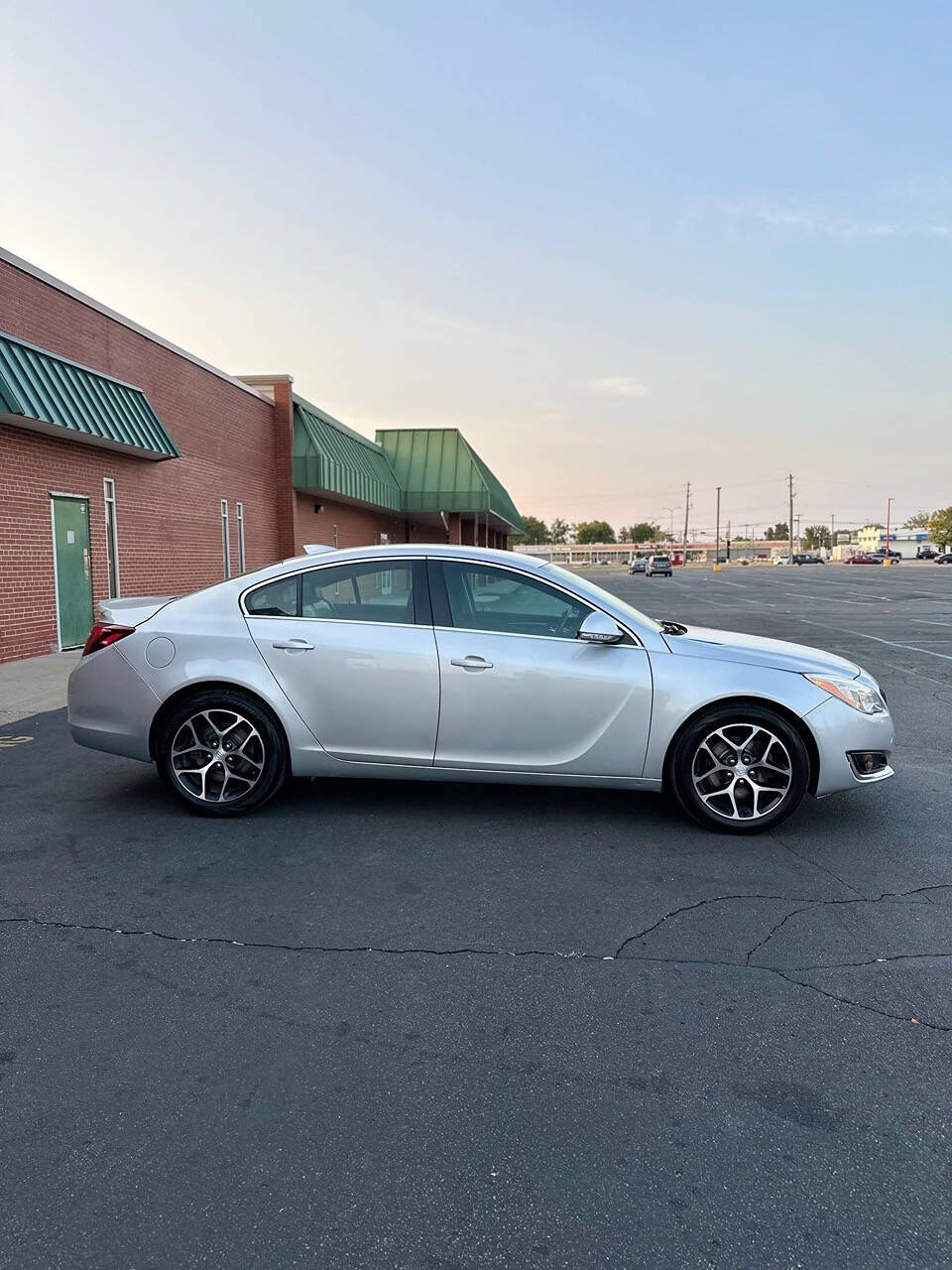 2017 Buick Regal for sale at Unlimited Auto Sales Inc. in Detroit, MI