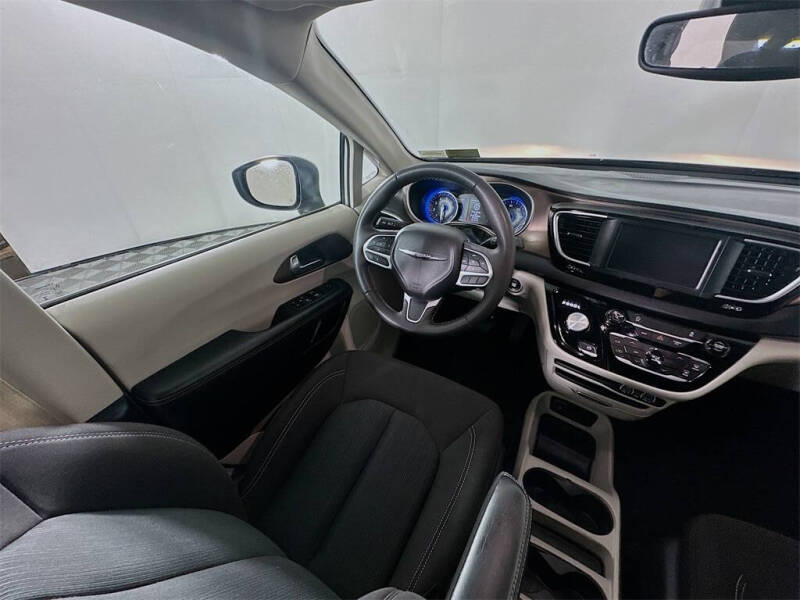 2024 Chrysler Voyager LX