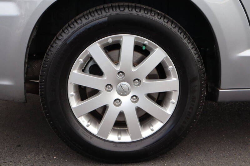 2013 Chrysler Town and Country Touring