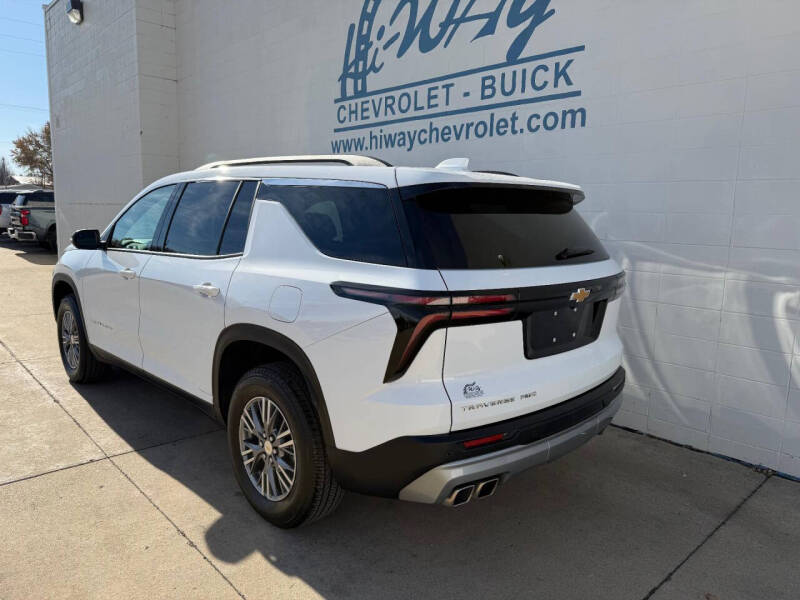 2025 Chevrolet Traverse LT