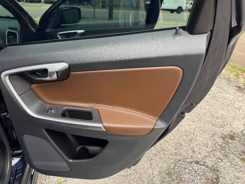 2016 Volvo XC60 T6 Drive-E Platinum