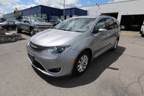2017 Chrysler Pacifica Touring Plus
