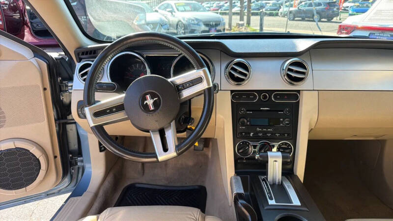 2005 Ford Mustang GT Premium