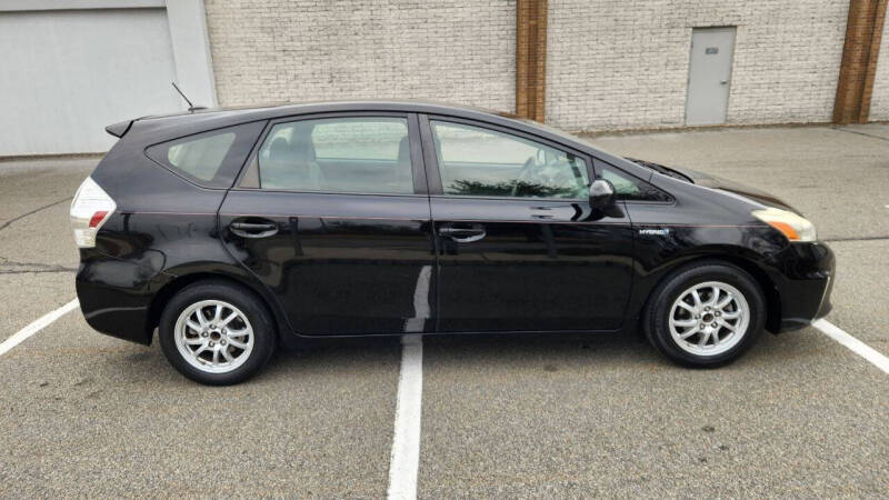 2013 Toyota Prius v Two