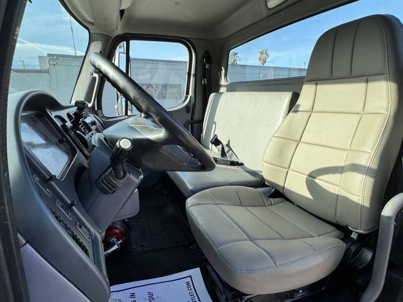 2018 Freightliner M2 106