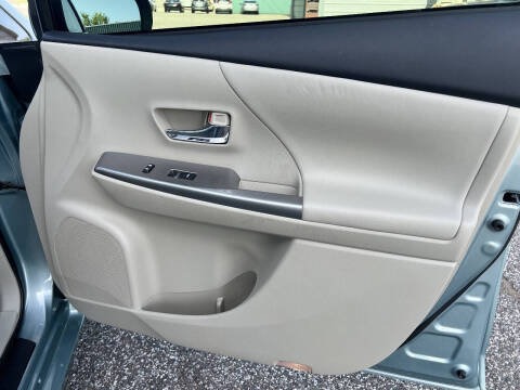 2016 Toyota Prius v Four