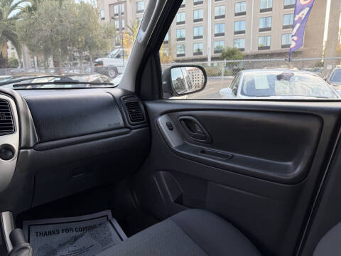 2006 Mazda Tribute i