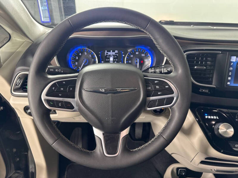 2022 Chrysler Voyager LX