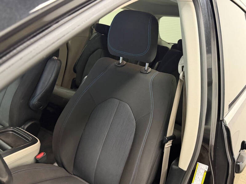 2021 Chrysler Pacifica Touring - Photo 38