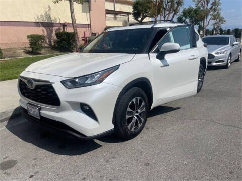2020 Toyota Highlander Hybrid for sale at Los Compadres Auto Sales in Riverside CA