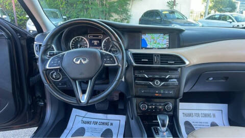 2017 Infiniti QX30 Sport