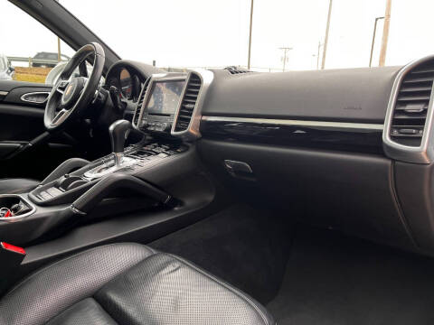 2017 Porsche Cayenne Platinum Edition