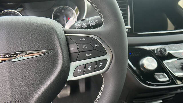 2026 Chrysler Voyager LX