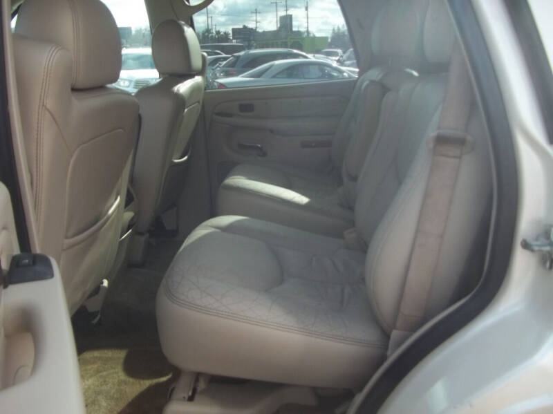 2004 Cadillac Escalade Base photo 24