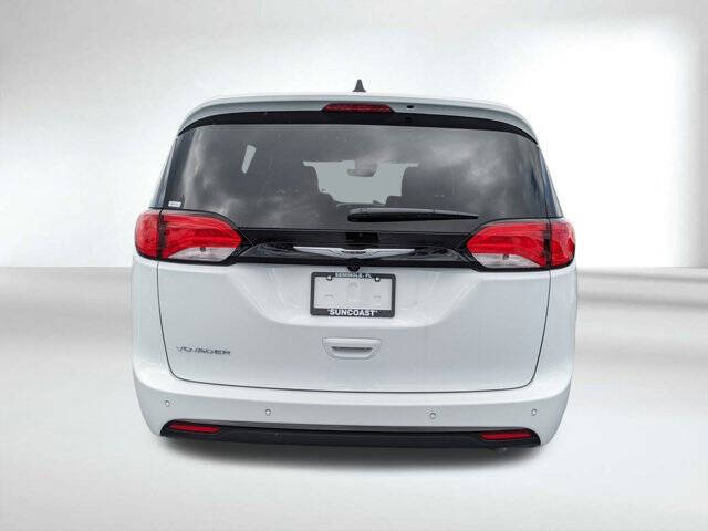 2026 Chrysler Voyager LX